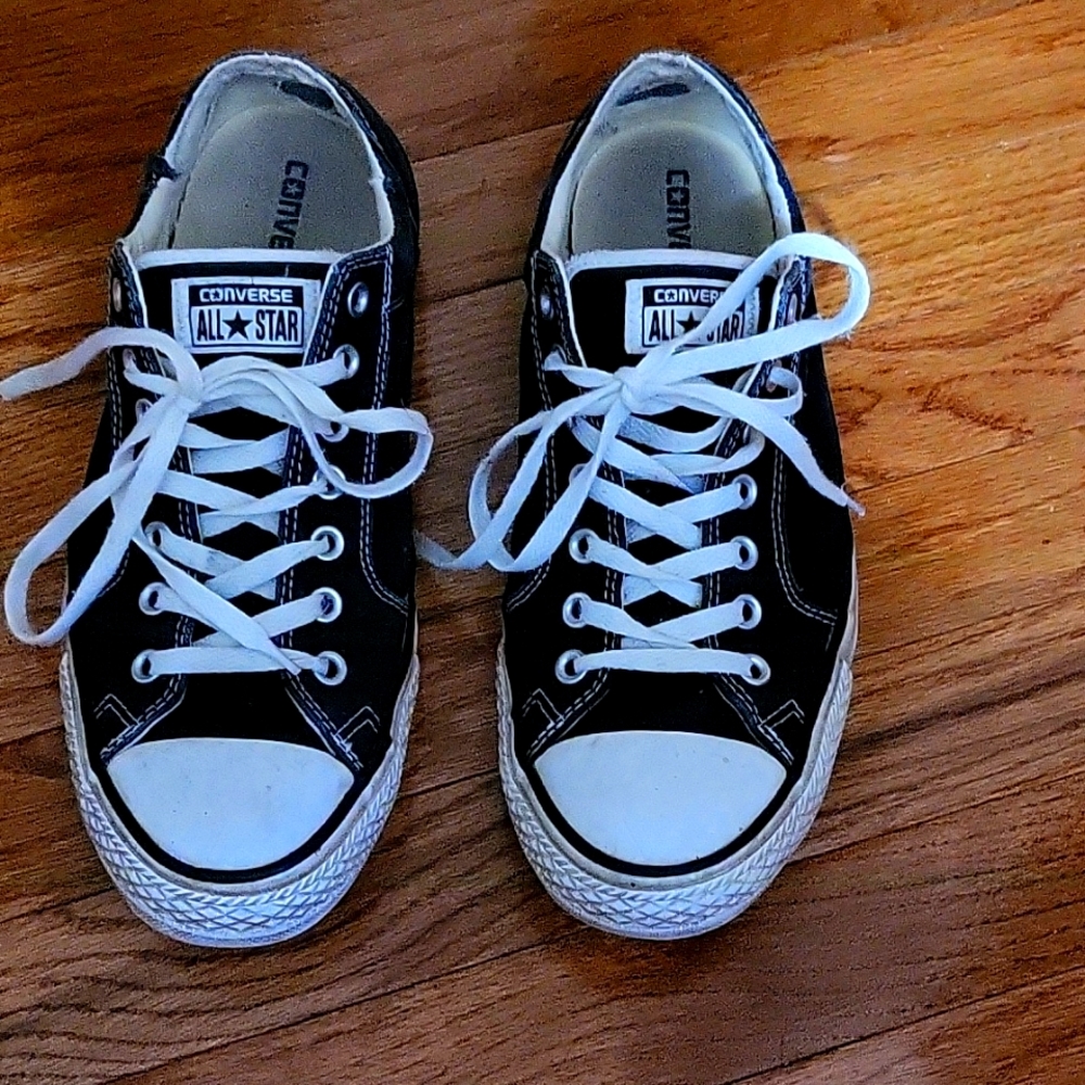 Converse black sneakers 👟
